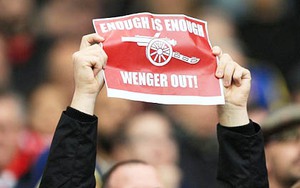 Wenger bị fan Pháo thủ mắng thậm tệ